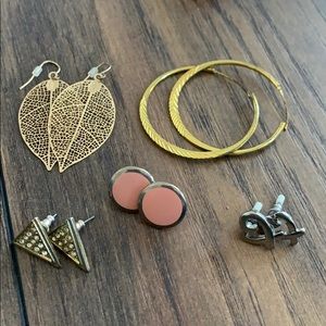 (2/$10) bundle of vintage earrings